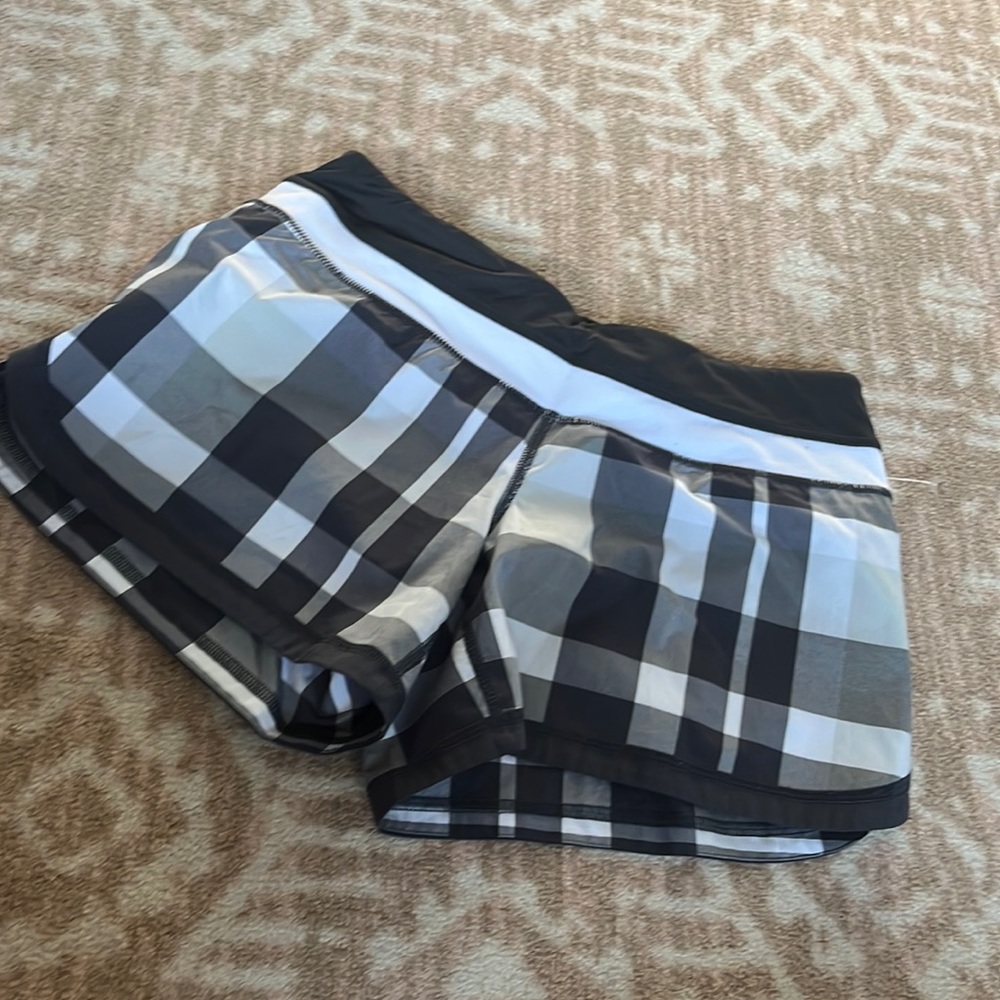 Lululemon checker shorts 4